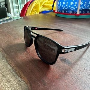 Oakley Latch Beta